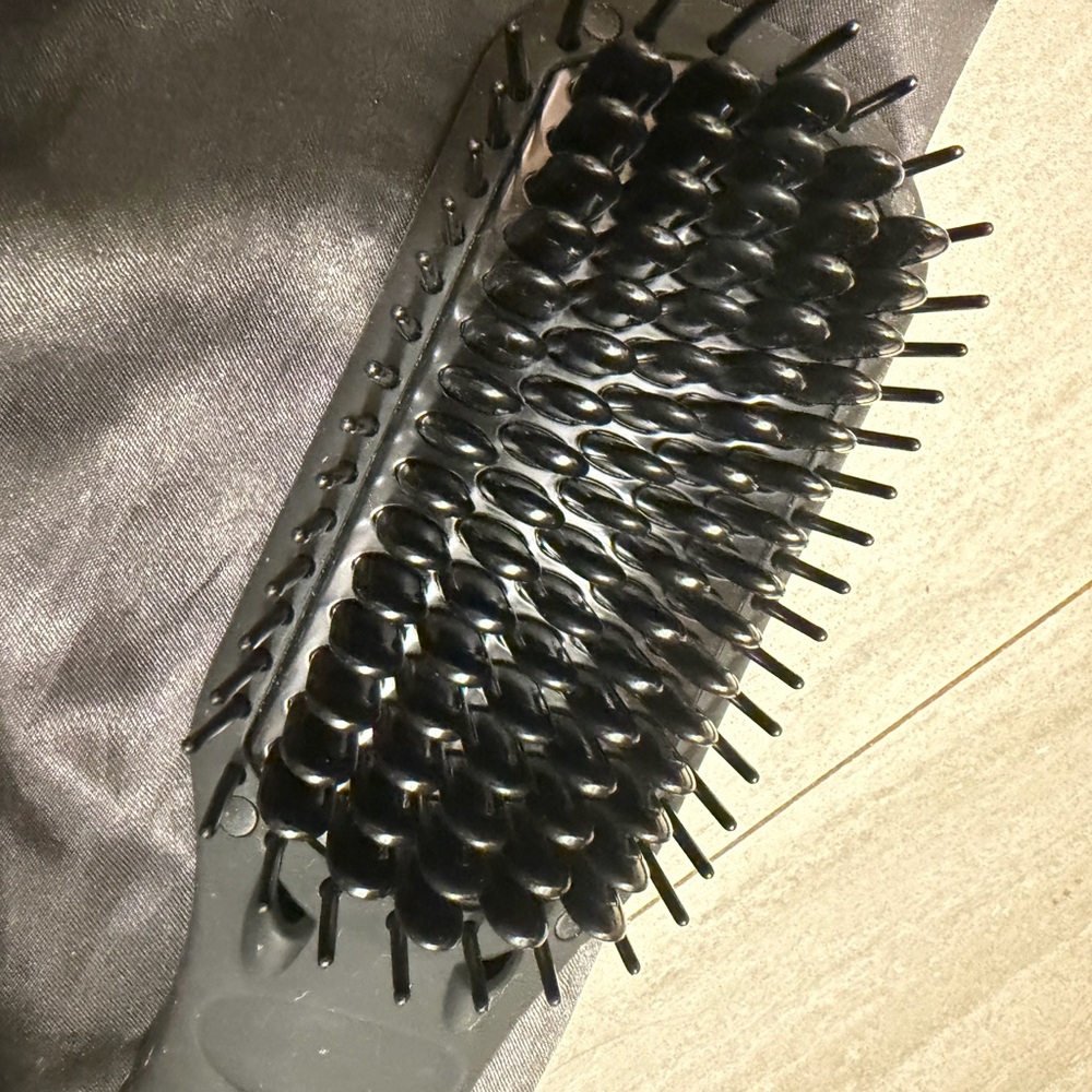 Amika Black and Copper Hair Straightening Brush - Picture 5 of 5
